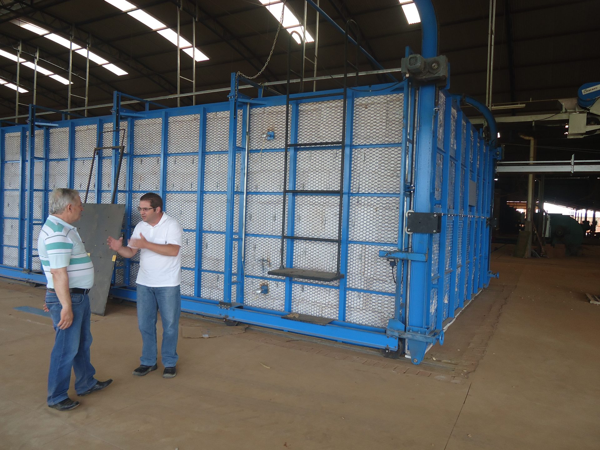 Equipe de montagem RF em aplicação industrial